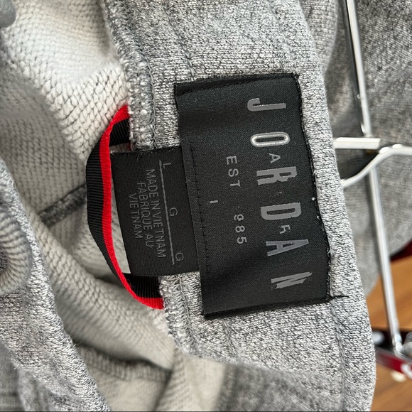 Men’s Jordan Gray Fleece Short Size Large - Picture 3 of 3